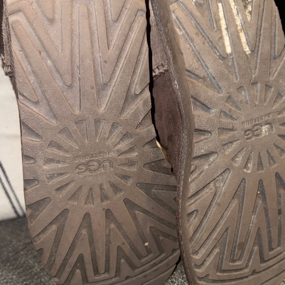 UGGS Classic chocolate Brown Suede Shearling Boots - Picture 9 of 11